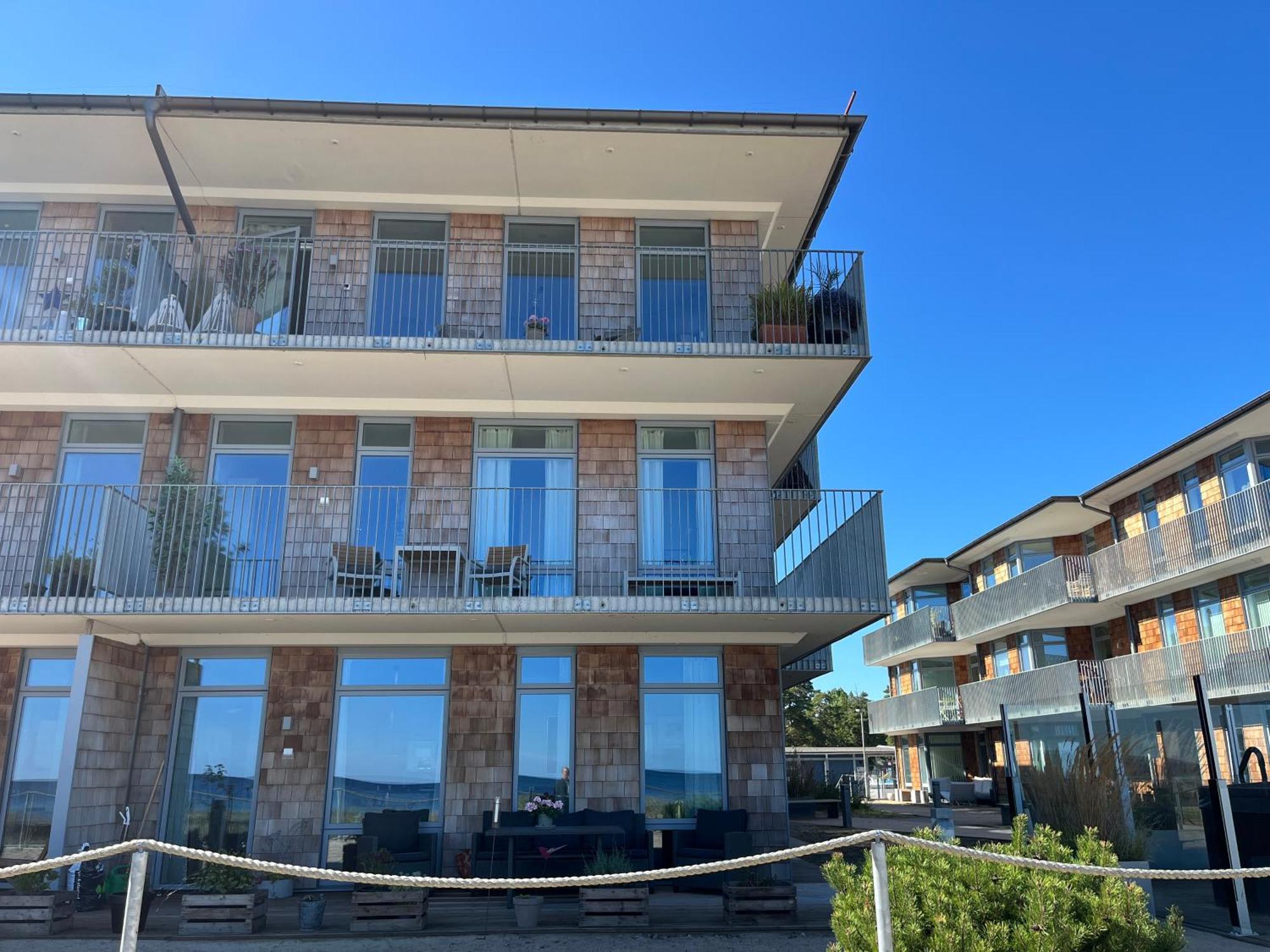 Ahusbrygga Apartment Hotel Extérieur photo