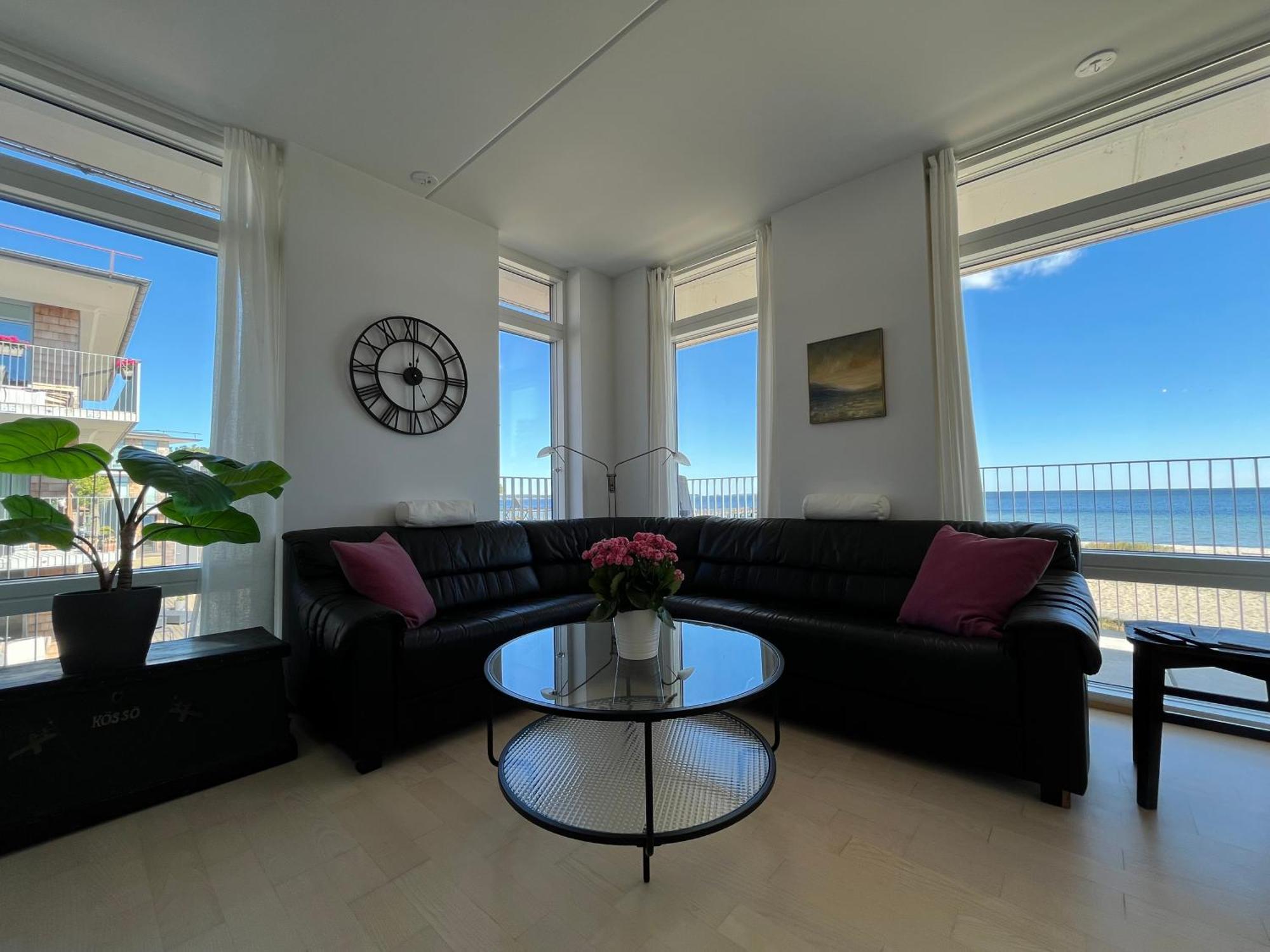 Ahusbrygga Apartment Hotel Extérieur photo